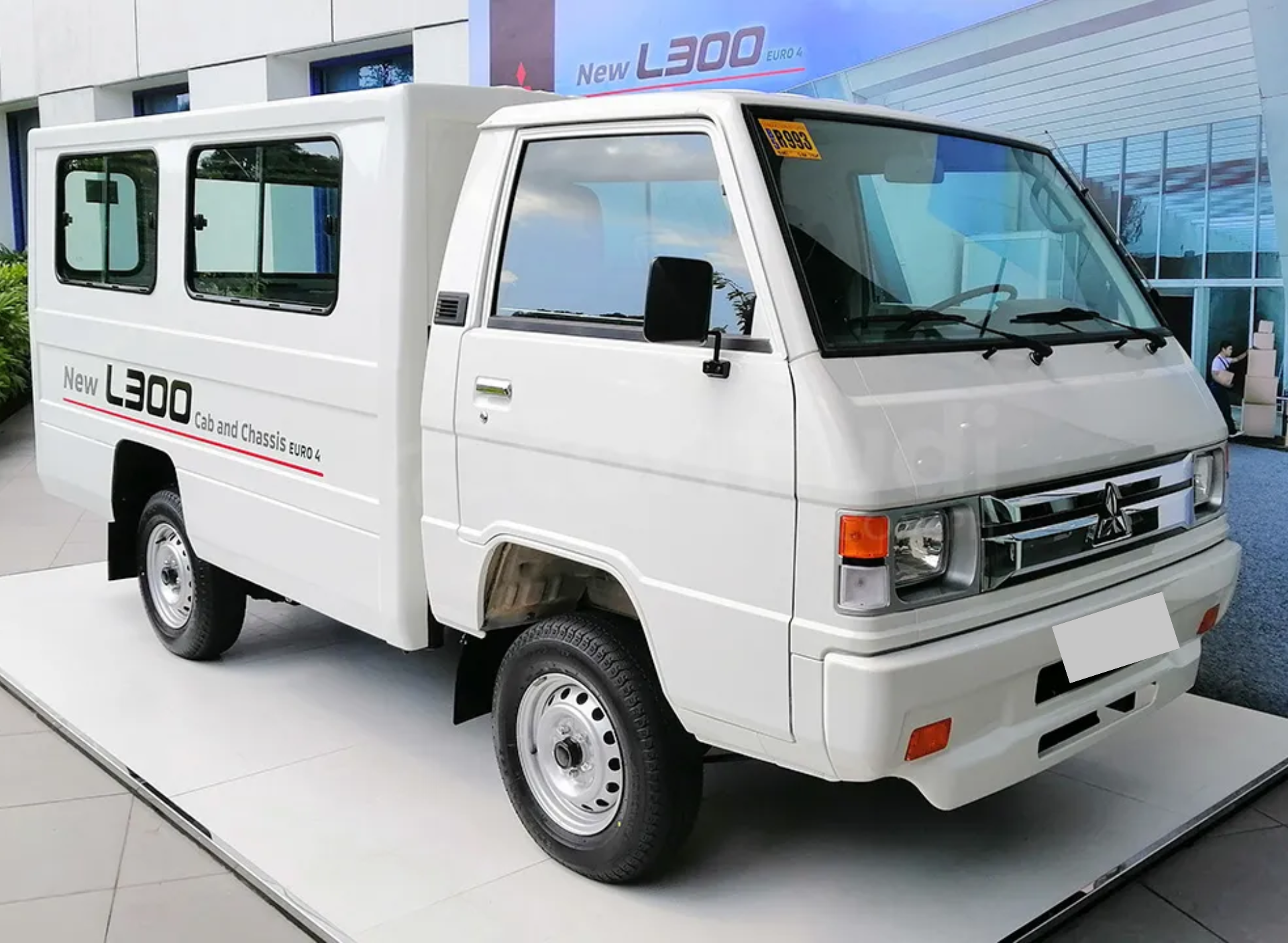 Mitsubishi L300